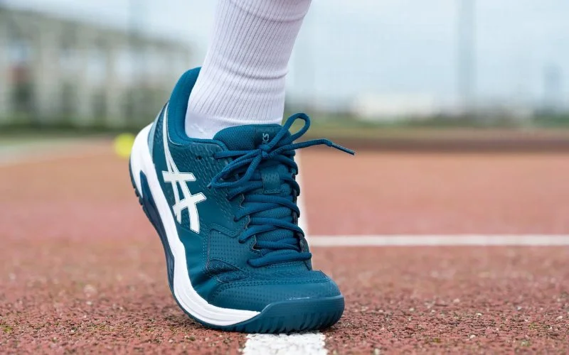 Asics Gel Dedicate 8 có giá 2xxx và rẻ hơn 39,2% so với hầu hết các đôi giày tennis khác