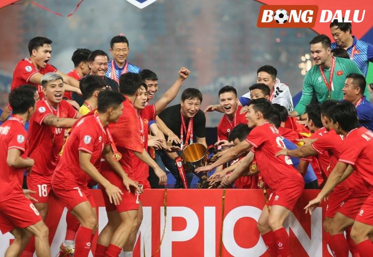 HLV Kim Sang Sik và tuyển Việt Nam có kỳ ASEAN Cup đầy cảm xúc. Ảnh: S.N