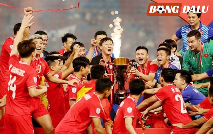 Ông Kim đã vượt qua giai đoạn thử thách khi giúp Việt Nam vô địch AFF Cup.