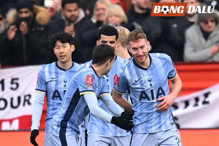 Tottenham phải sang hiệp phụ mới hạ được đối thủ rất yếu Tamworth