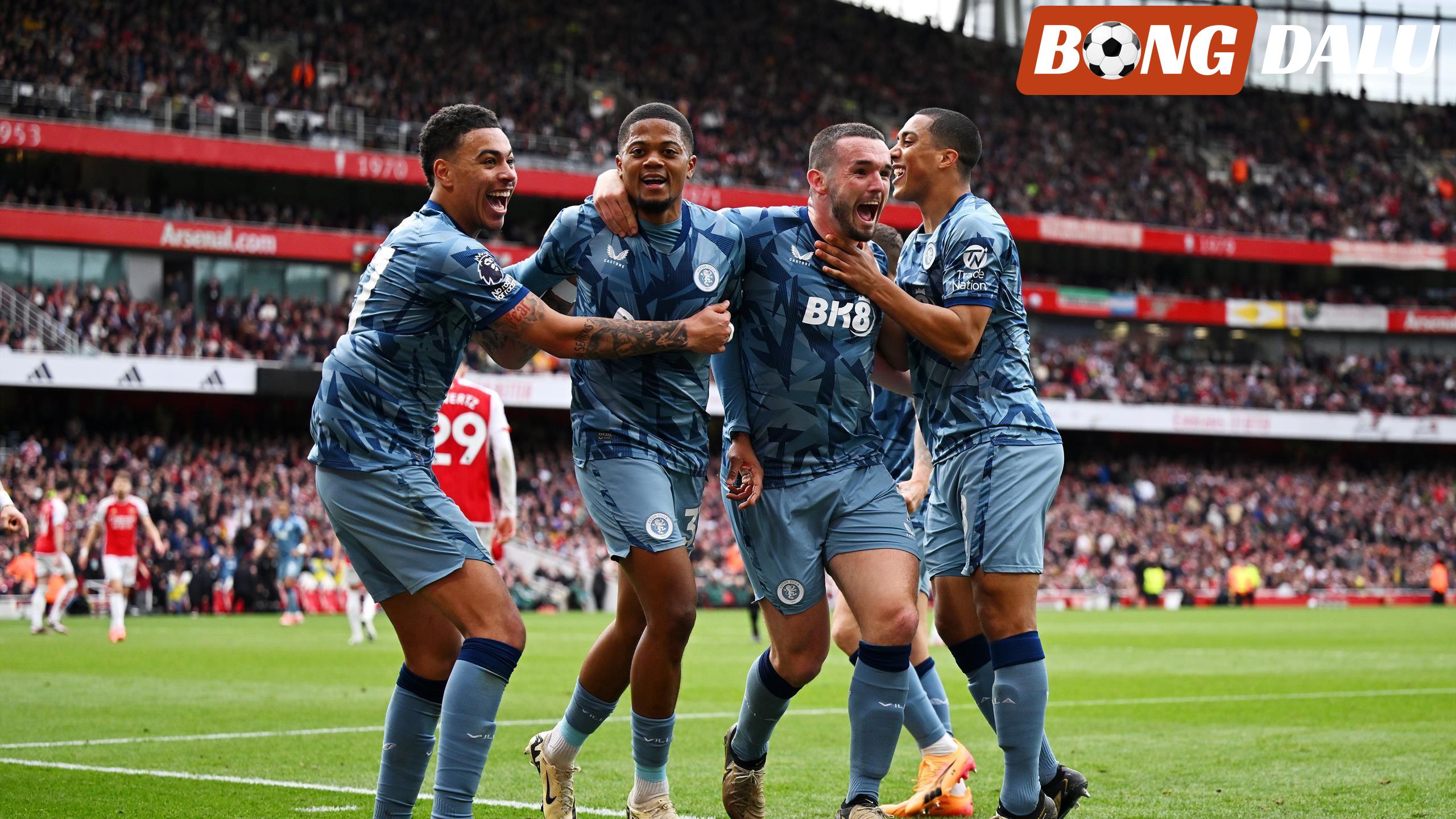 Aston Villa đã khiến Arsenal tan mộng vô địch tại Emirates hồi giữa tháng 4 năm ngoái