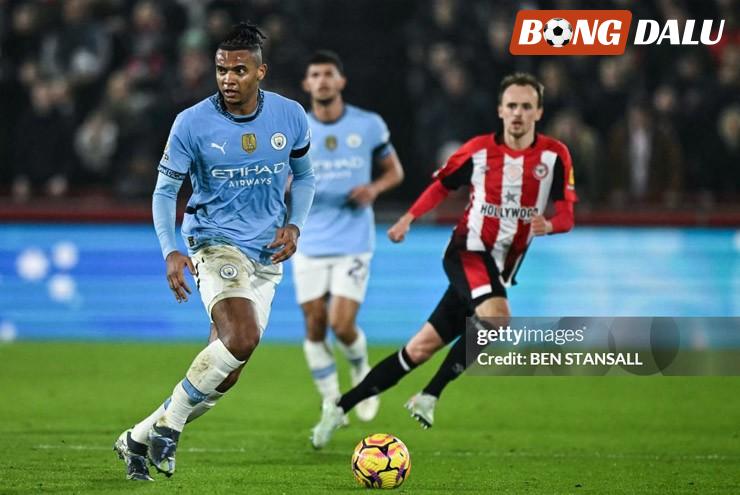 Hàng thủ Man City có màn trình diễn tệ hại