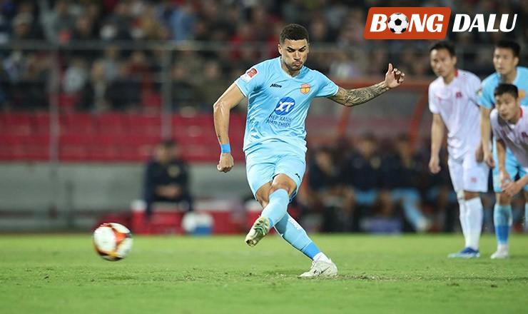 Hendrio phải 1 năm nữa mới có thể khoác áo ĐT Việt Nam