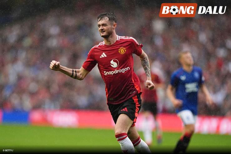 Joe Hugill có khả năng sẽ được MU tiếp tục cho mượn