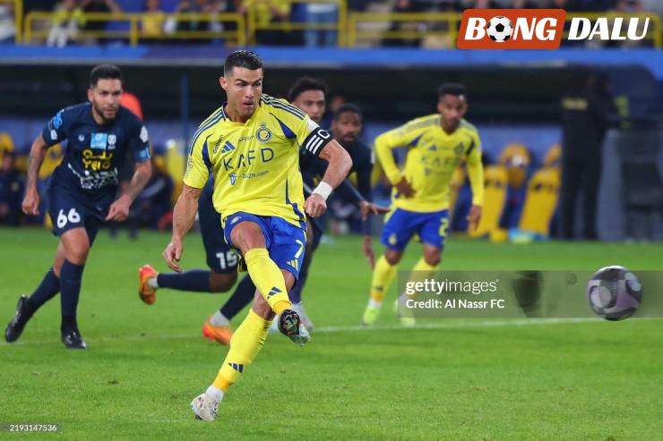 Ronaldo lập công giúp Al Nassr ngược dòng