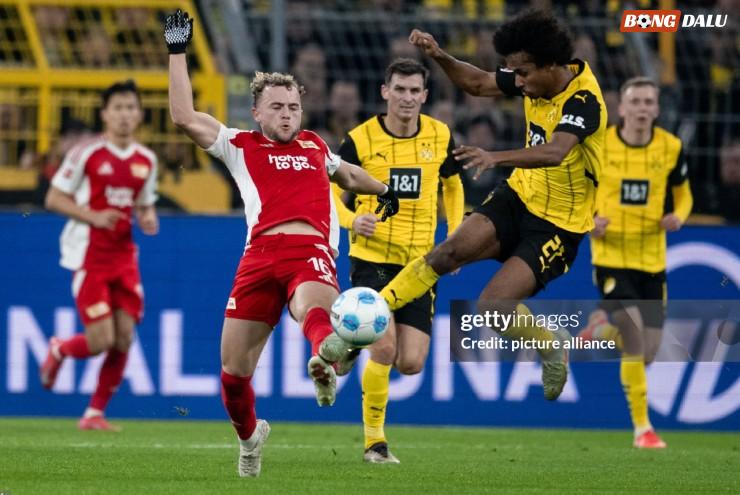 Dortmund "vùi dập" đối thủ