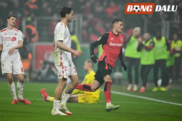 Schick giải cứu Leverkusen vào phút chót