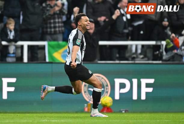 Jacob Murphy tận dụng thời cơ để Newcastle nâng tổng tỷ số lên 3-0