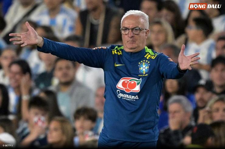 HLV Dorival đang chịu áp lực sau thất bại nặng nề của Brazil trước Argentina