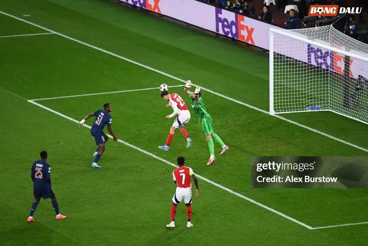 Sai lầm đáng trách của Donnarumma trước Arsenal ở vòng bảng Cúp C1