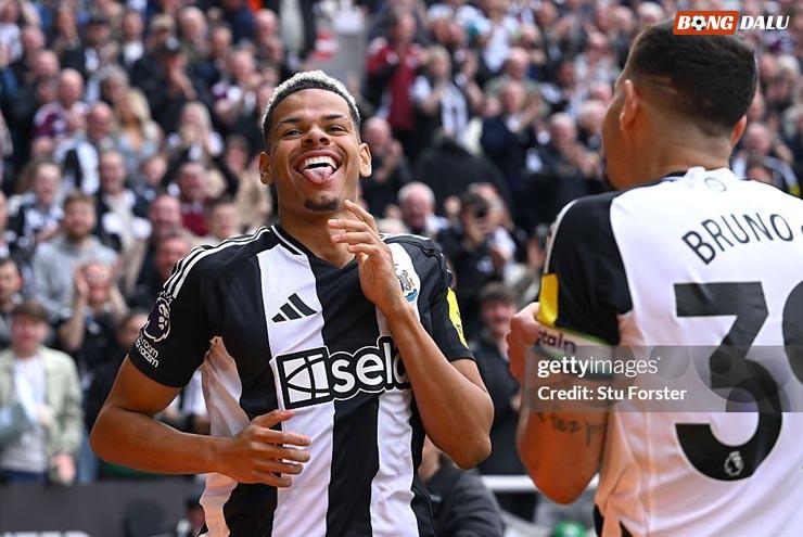 Newcastle nắm lợi thế trong cuộc đua top 5 Ngoại hạng Anh