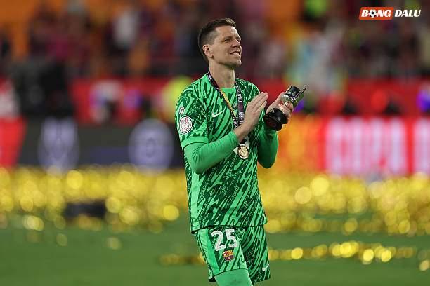 Szczesny ăn mừng danh hiệu Cúp nhà Vua