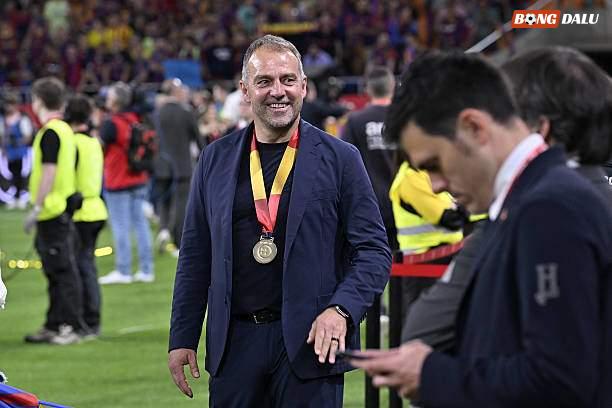 HLV Hansi Flick đã đoạt 2 danh hiệu cho Barcelona mùa này, và vẫn còn cơ hội mang về 2 chiếc cúp nữa