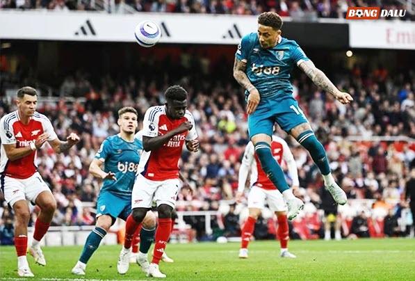 Arsenal thua Bournemouth khiến họ vẫn chưa an toàn trước trận gặp Liverpool ở vòng kế tiếp
