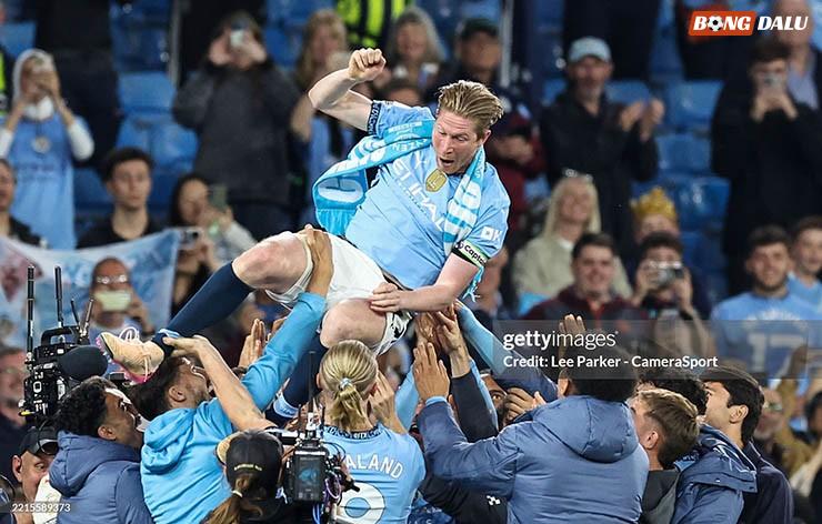 De Bruyne nghẹn ngào chia tay Man City sau 10 năm, HLV Guardiola bật khóc tri ân - 12