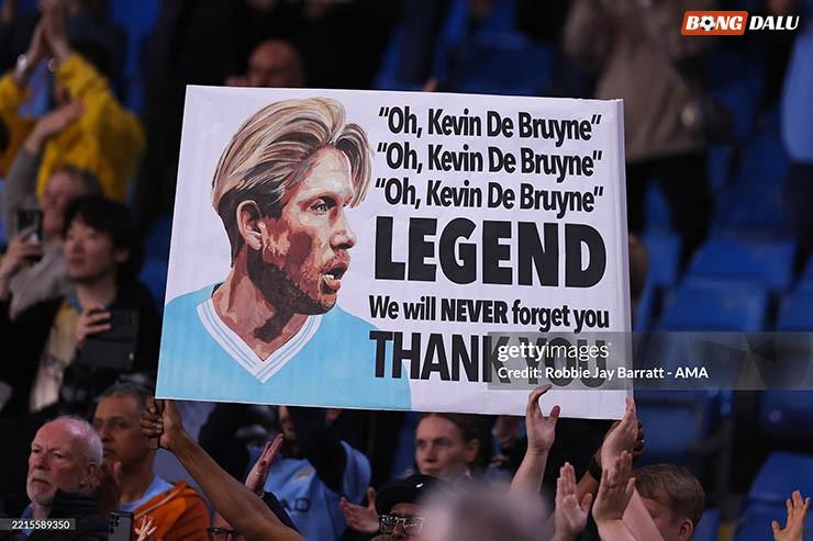 De Bruyne nghẹn ngào chia tay Man City sau 10 năm, HLV Guardiola bật khóc tri ân - 11