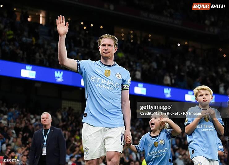De Bruyne nghẹn ngào chia tay Man City sau 10 năm, HLV Guardiola bật khóc tri ân - 9