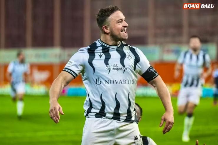 Shaqiri chỉ mất 9 phút để hoàn thành hat-trick
