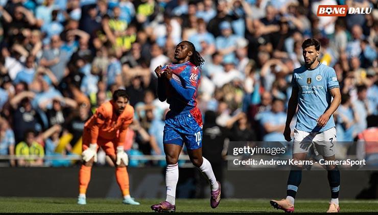 Man City thường xuyên gặp khó trước các đối thủ dưới cơ
