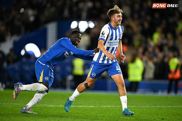 Brighton chỉ cần không thua Tottenham vòng cuối là giữ vị trí thứ 8, nhưng vẫn phải chờ Chelsea vô địch Conference League và trượt top 5 để được dự giải đấu này