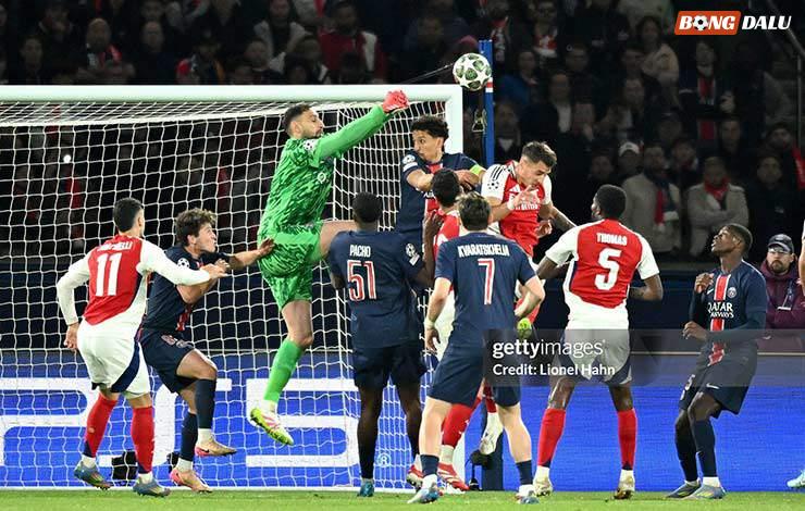 Donnarumma khiến các chân sút của Arsenal nản lòng