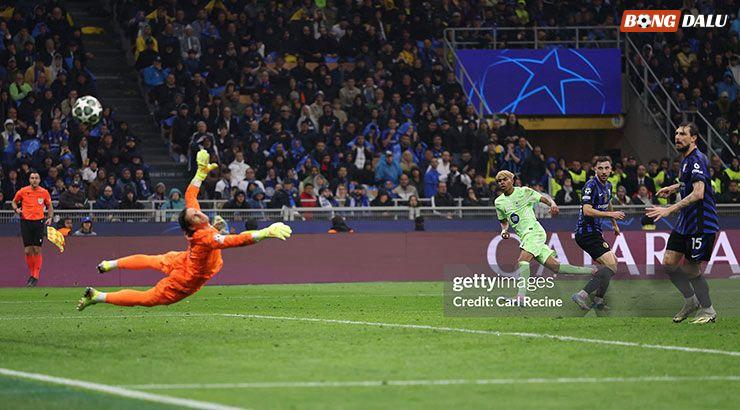 Yann Sommer cản phá xuất thần trước cú sút của Yamal