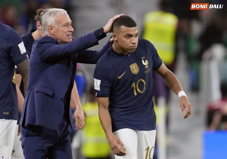 HLV Deschamps chắc chắn không thể hài lòng nếu Mbappe hội quân muộn