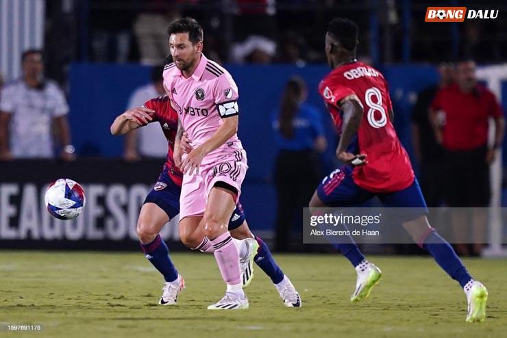 Messi thi đấu nỗ lực