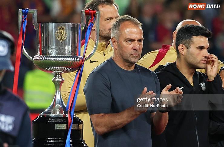 HLV Hansi Flick cùng Barcelona vô địch La Liga mùa giải 2024/25