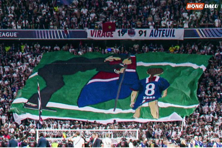 Tấm tifo cực lớn của CĐV PSG tri ân tới con gái của Luis Enrique