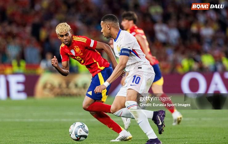 Yamal làm lu mờ Mbappe ở trận đấu này