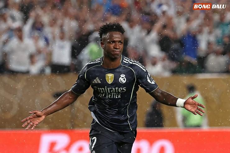 Vinicius san bằng thành tích 106 bàn của Gareth Bale tại Real Madrid