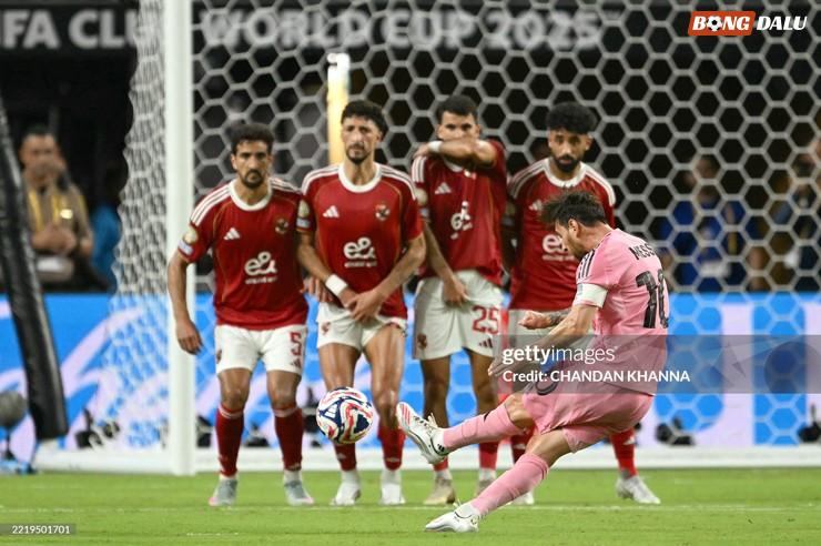 Messi vẫn luôn giữ được sự nguy hiểm trong từng pha chạm bóng