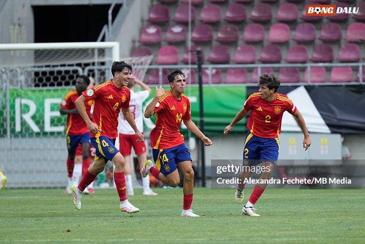 Niềm vui của các cầu thủ U19 Tây Ban Nha