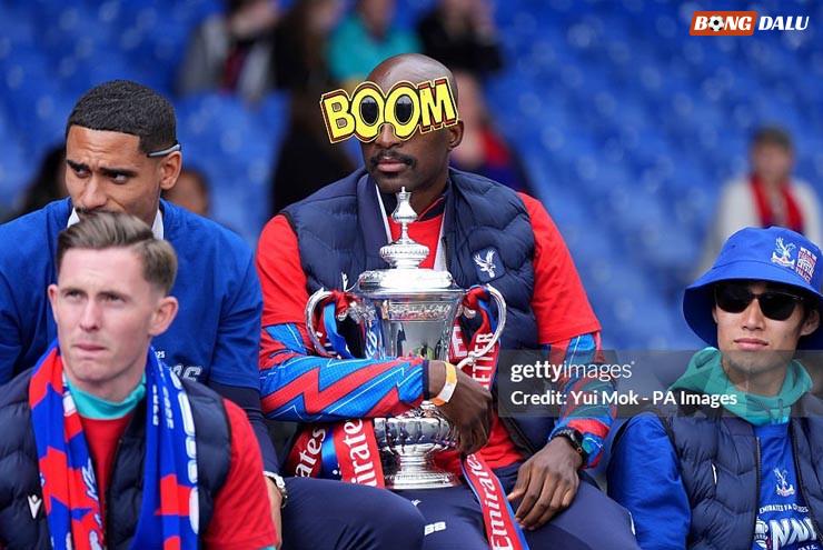 Crystal Palace chỉ xếp hạng 12 Ngoại hạng Anh mùa trước nhưng lại vô địch FA Cup