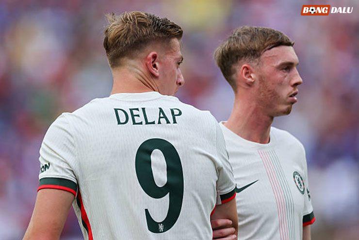 Delap và Palmer vẫn phải vắt sức ở lượt cuối vòng bảng để Chelsea chắc vé đi tiếp