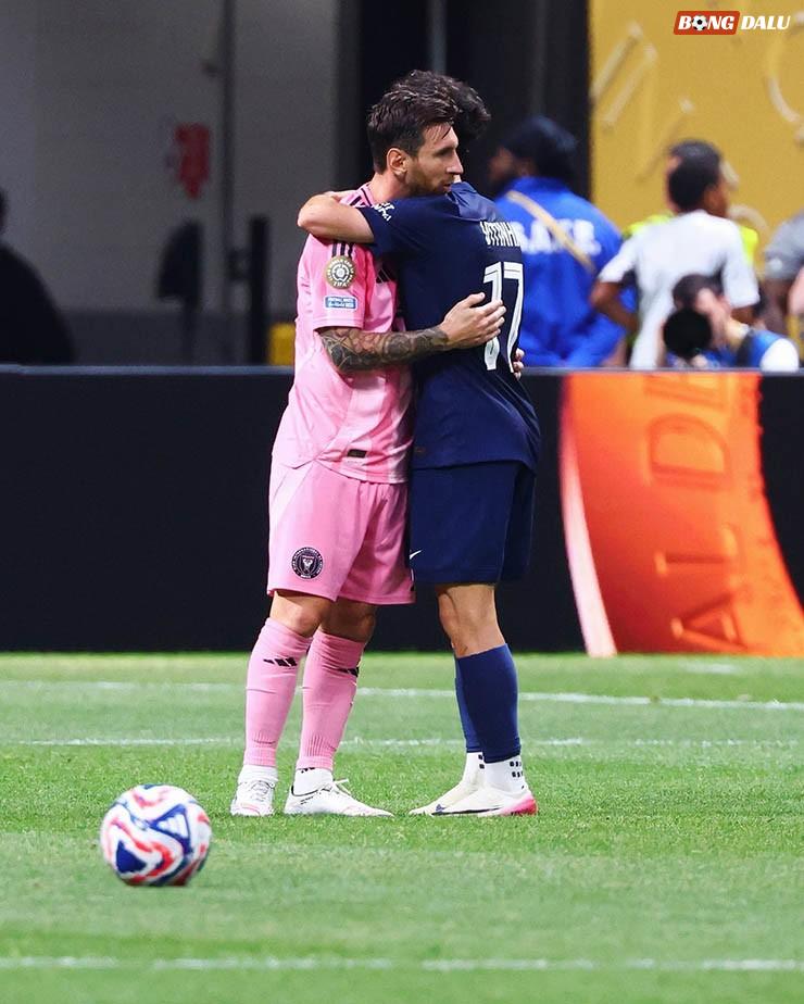 Messi và Vitinha thân thiện sau trận đấu