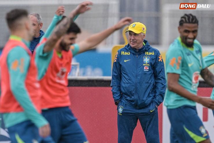 HLV Ancelotti chuẩn bị có trận ra mắt Brazil trong bối cảnh đầy áp lực