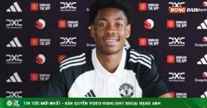 Đánh bại PSG và Chelsea, MU công bố tân binh thứ ba