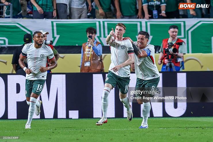 Cole Palmer góp công, giúp Chelsea vào bán kết