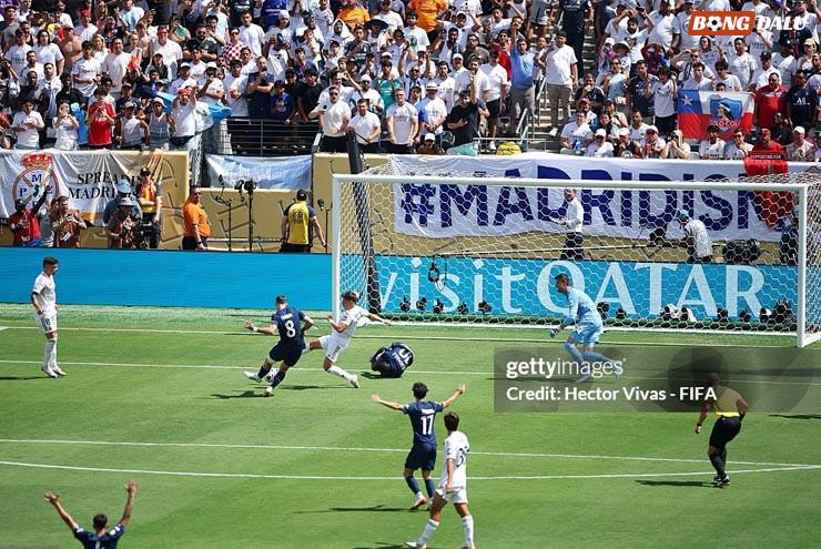Courtois bất lực vì các đồng đội sai lầm nhiều