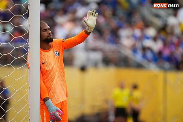 Chelsea không lo về khả năng cứu thua của Robert Sanchez, mà lo thủ môn này sẽ chuyền vào chân đối thủ