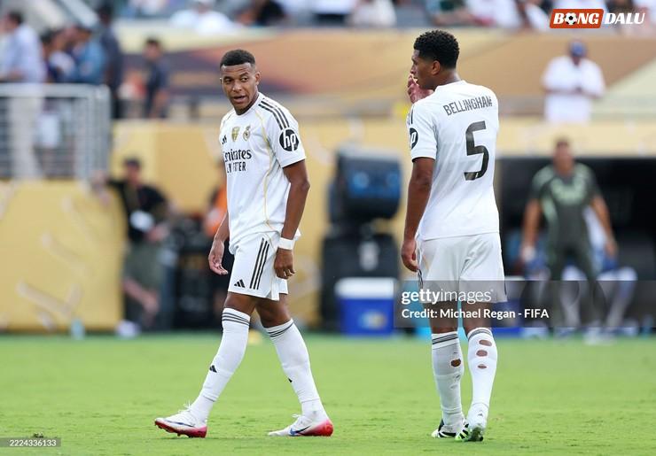 Mbappe đã trải qua cơn ác mộng khi gặp lại đội bóng cũ