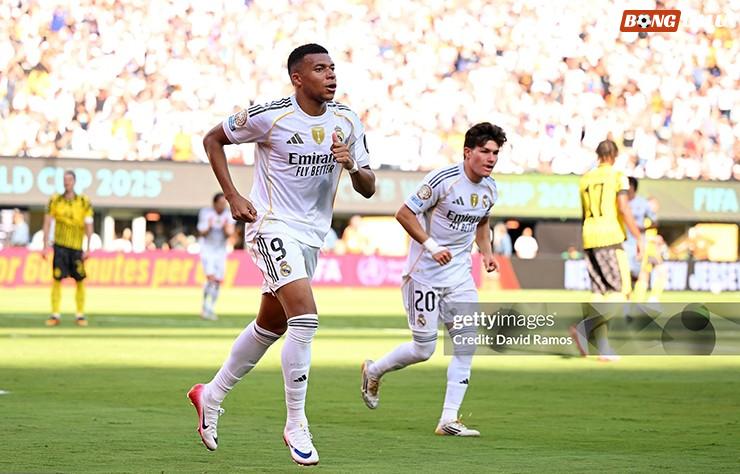 Mbappe ghi bàn thắng vào lưới Dortmund